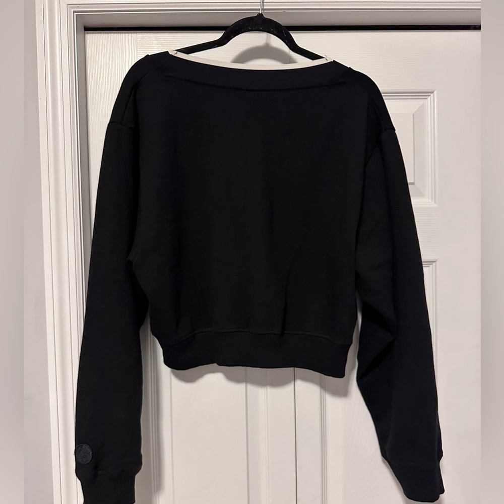 NWT PINK Victoria's Secret Black V-Neck Crop Top Sweater - SO SOFT - Picture 2 of 3